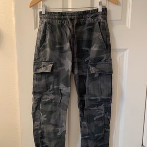 Like new - aritzia camo cargo pants